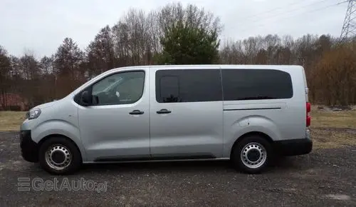 PEUGEOT Traveller 