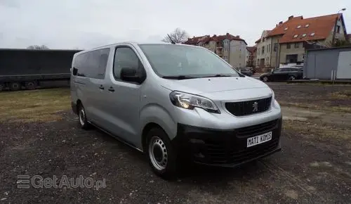 PEUGEOT Traveller 