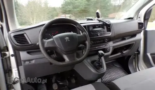 PEUGEOT Traveller 