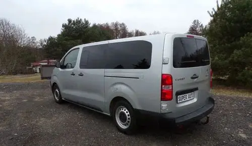 PEUGEOT Traveller 