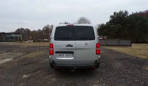 PEUGEOT Traveller 