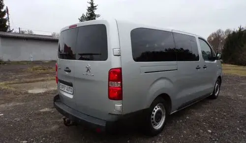 PEUGEOT Traveller 