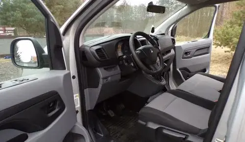 PEUGEOT Traveller 