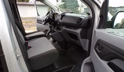 PEUGEOT Traveller 