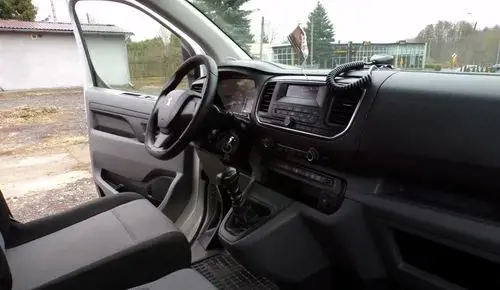 PEUGEOT Traveller 