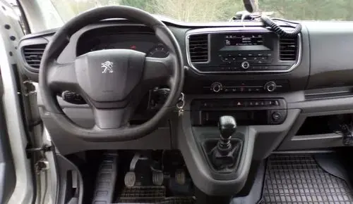 PEUGEOT Traveller 
