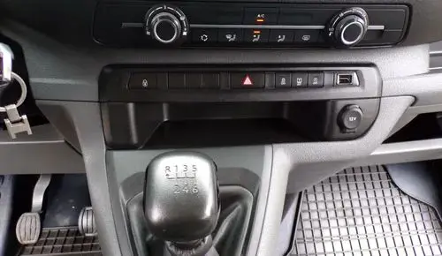 PEUGEOT Traveller 