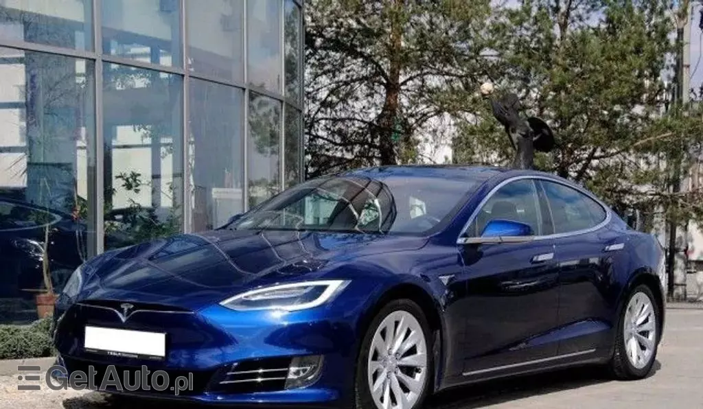 TESLA Model S 