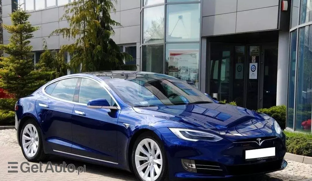 TESLA Model S 