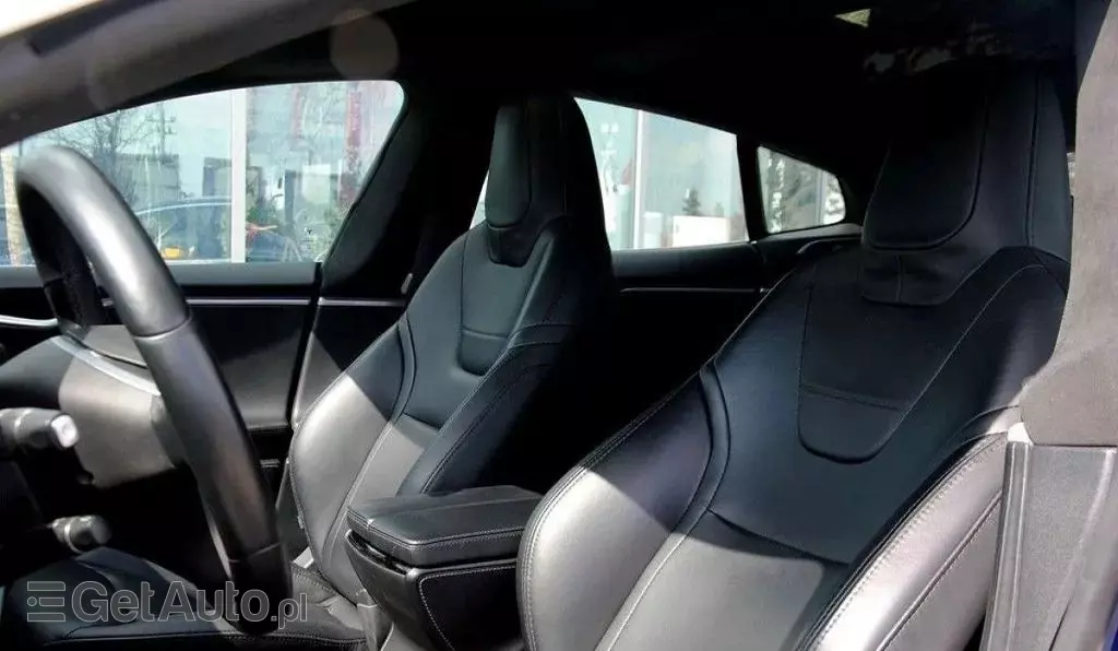 TESLA Model S 