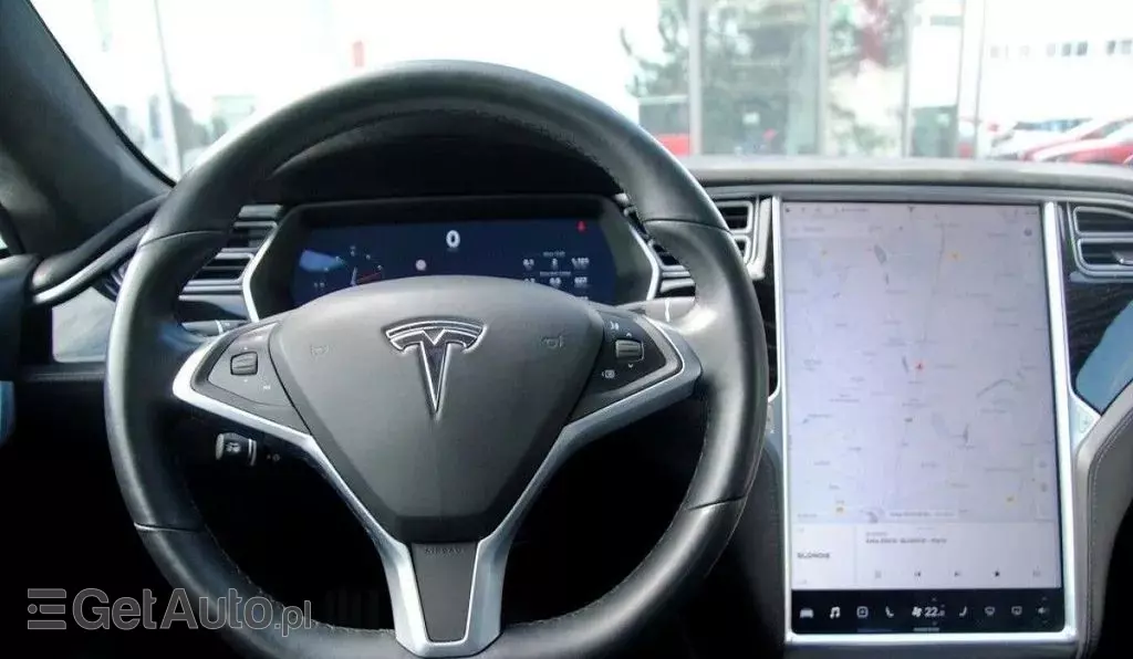 TESLA Model S 