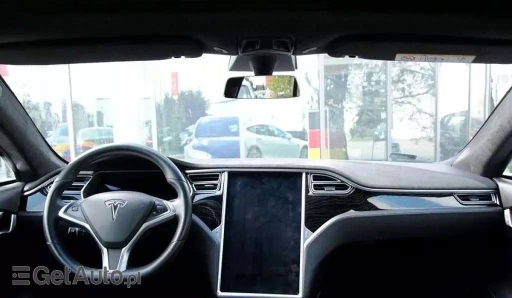 TESLA Model S 