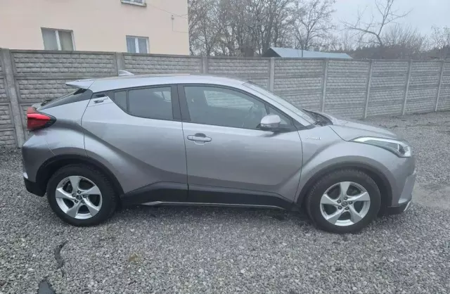 TOYOTA C-HR 