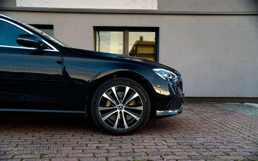 MERCEDES-BENZ Klasa E 300 AMG/Avantgarde