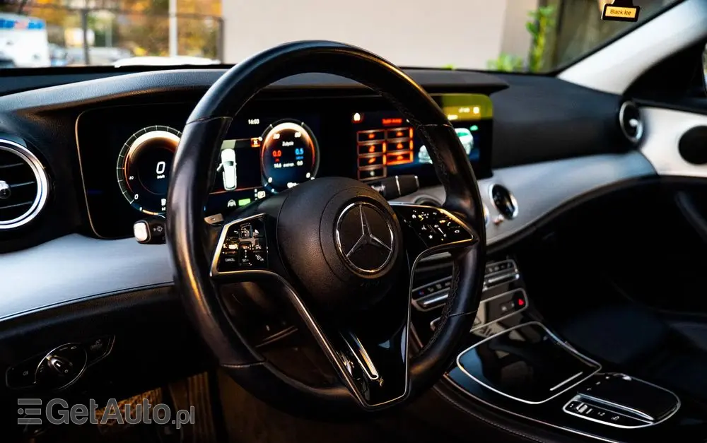 MERCEDES-BENZ Klasa E 300 AMG/Avantgarde