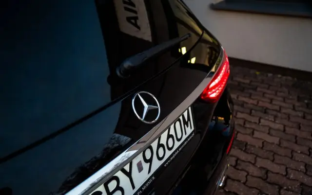 MERCEDES-BENZ Klasa E 300 AMG/Avantgarde