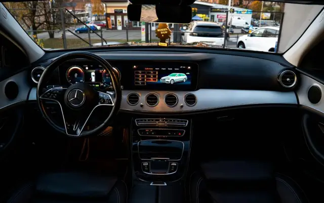 MERCEDES-BENZ Klasa E 300 AMG/Avantgarde