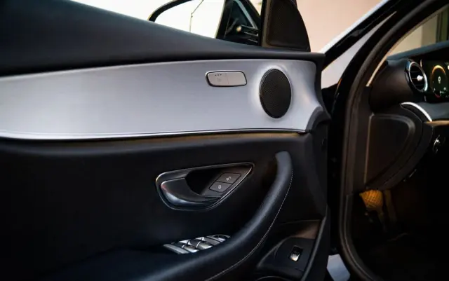 MERCEDES-BENZ Klasa E 300 AMG/Avantgarde