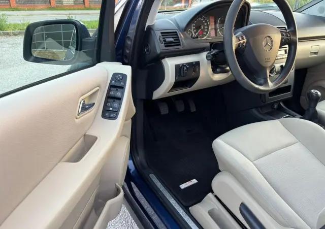 MERCEDES-BENZ Klasa A 160 BlueEFFICIENCY Elegance Special Edition