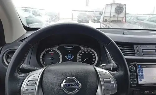 NISSAN Navara 