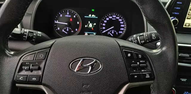 HYUNDAI Tucson 