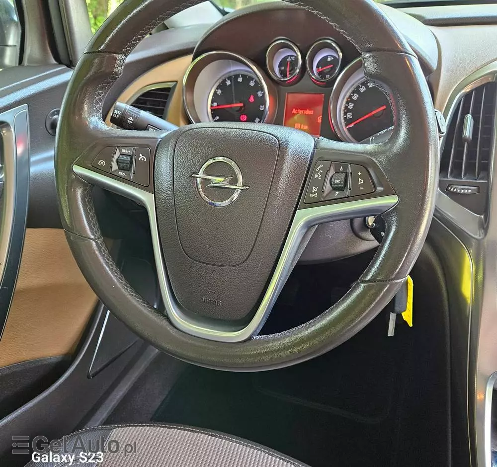 OPEL Astra IV 1.4 T Cosmo