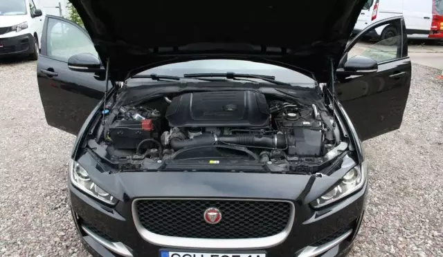 JAGUAR XE 