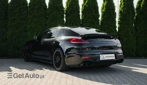 PORSCHE Panamera 