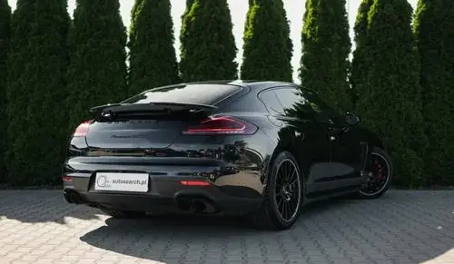 PORSCHE Panamera 