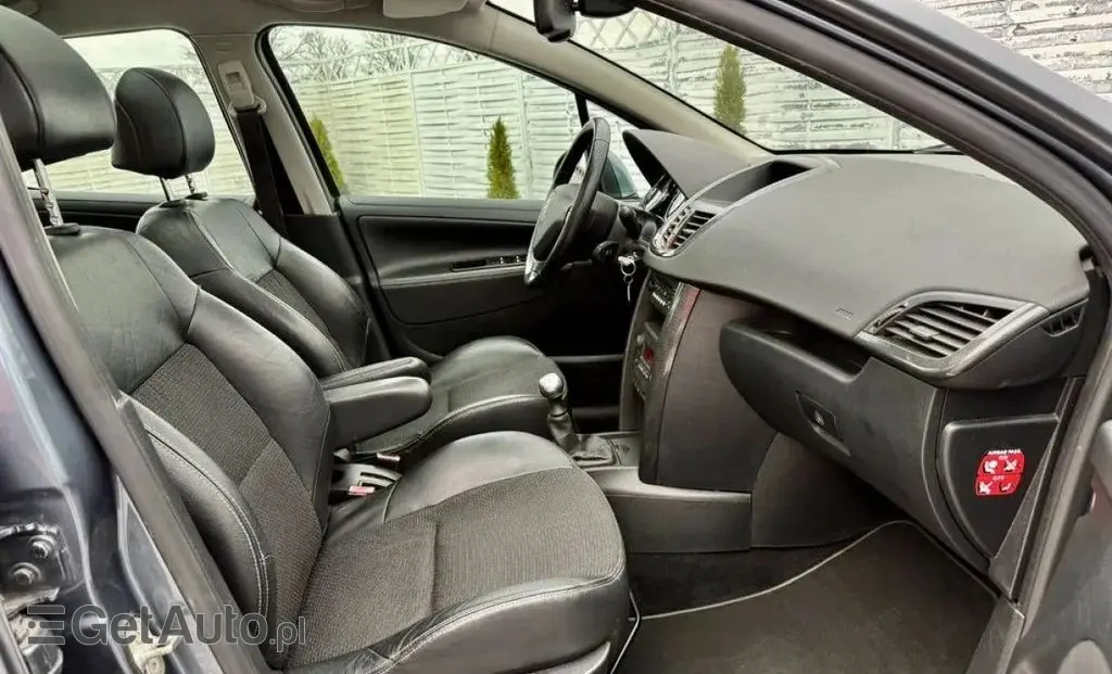 PEUGEOT 207 