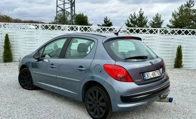 PEUGEOT 207 