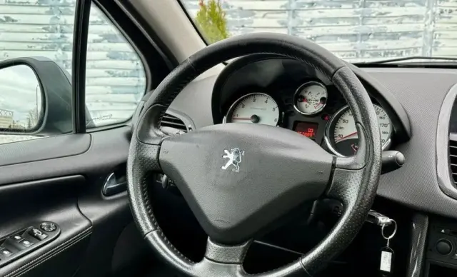 PEUGEOT 207 