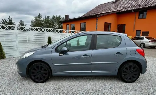 PEUGEOT 207 