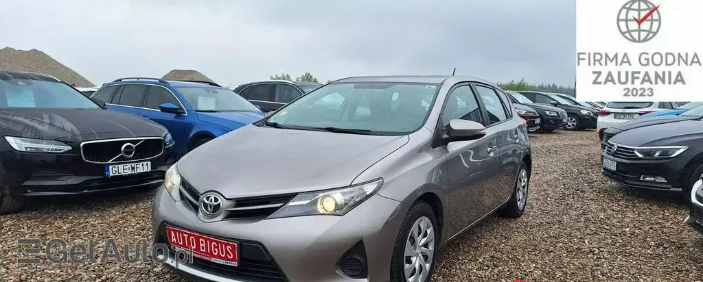 TOYOTA Auris 