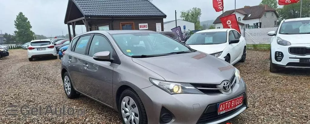 TOYOTA Auris 