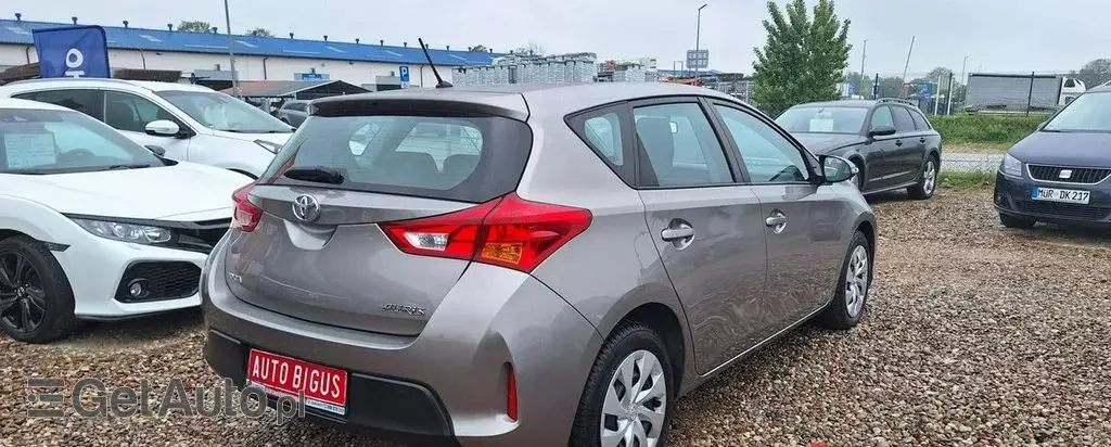 TOYOTA Auris 