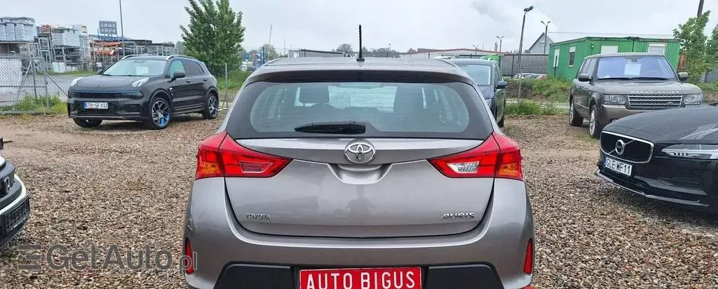 TOYOTA Auris 