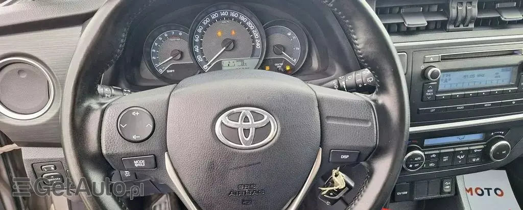 TOYOTA Auris 