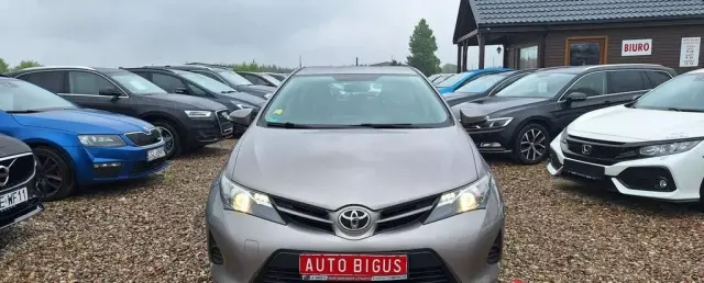TOYOTA Auris 