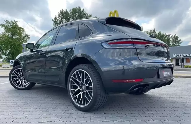 PORSCHE Macan 