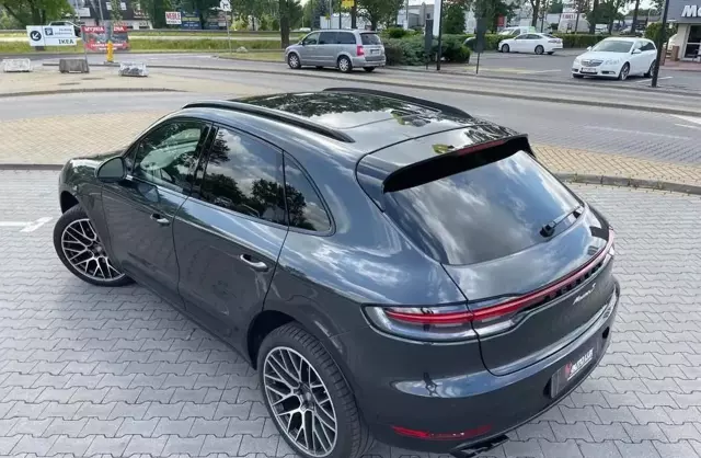 PORSCHE Macan 