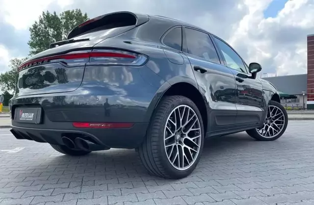 PORSCHE Macan 