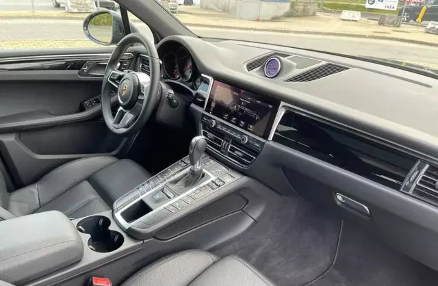 PORSCHE Macan 
