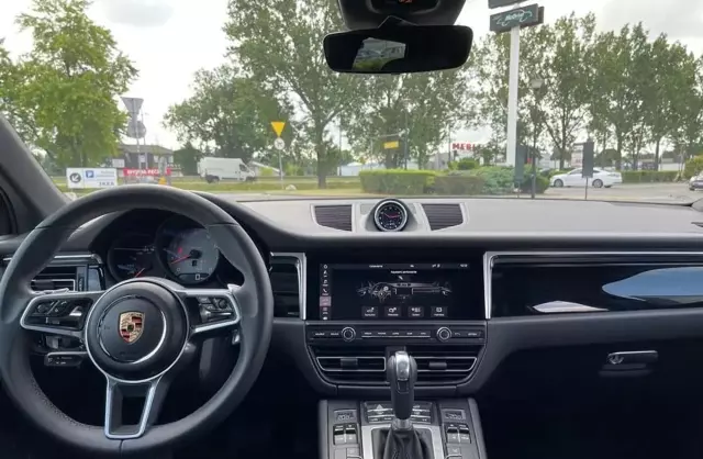 PORSCHE Macan 