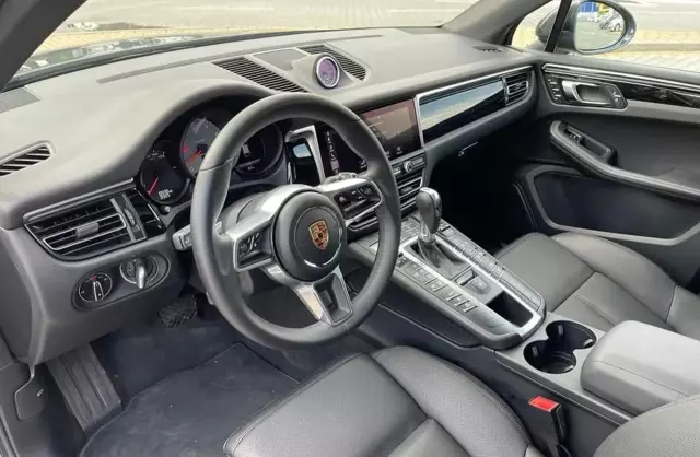 PORSCHE Macan 