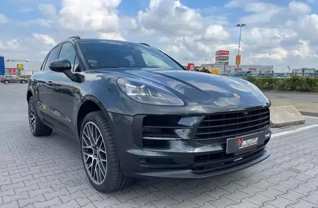 PORSCHE Macan 