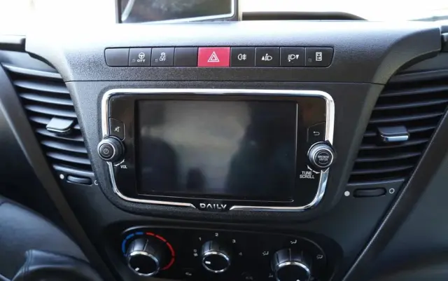 IVECO DAILY 70-180 / PODNOŚNIK KOSZOWY - 16 m / BLASZAK + ZWYŻKA  ELEVATEUR / 200 kg 