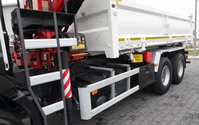RENAULT C 380 / 6x4 / WYWROTKA 3 STRONNA  + HDS FASSI F135 / HYDROBURTA / EURO 6 / STEROWANIE RADIOWE / ROTATOR / BORDMATIC 