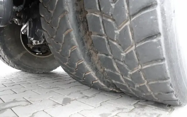 RENAULT C 380 / 6x4 / WYWROTKA 3 STRONNA  + HDS FASSI F135 / HYDROBURTA / EURO 6 / STEROWANIE RADIOWE / ROTATOR / BORDMATIC 