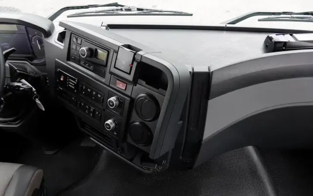 RENAULT C 380 / 6x4 / WYWROTKA 3 STRONNA  + HDS FASSI F135 / HYDROBURTA / EURO 6 / STEROWANIE RADIOWE / ROTATOR / BORDMATIC 